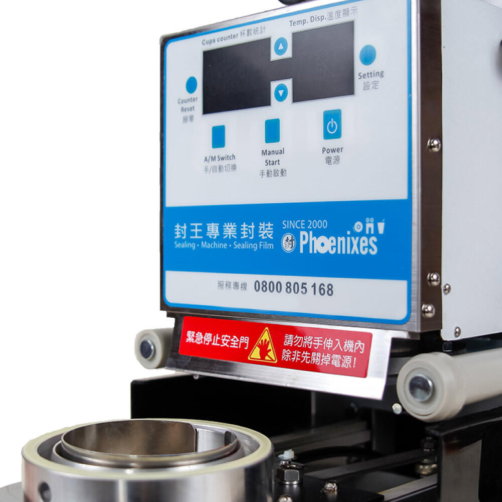 Fotografía del panel de operación de la máquina selladora de bebidas.